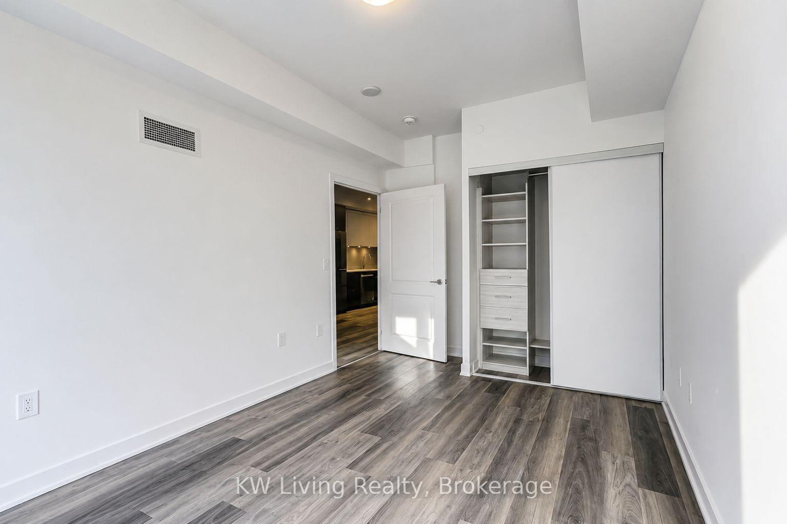 Photo 6 of Unit 307, 100 Eagle Rock Way, Vaughan, Rural Vaughan — HOMEH