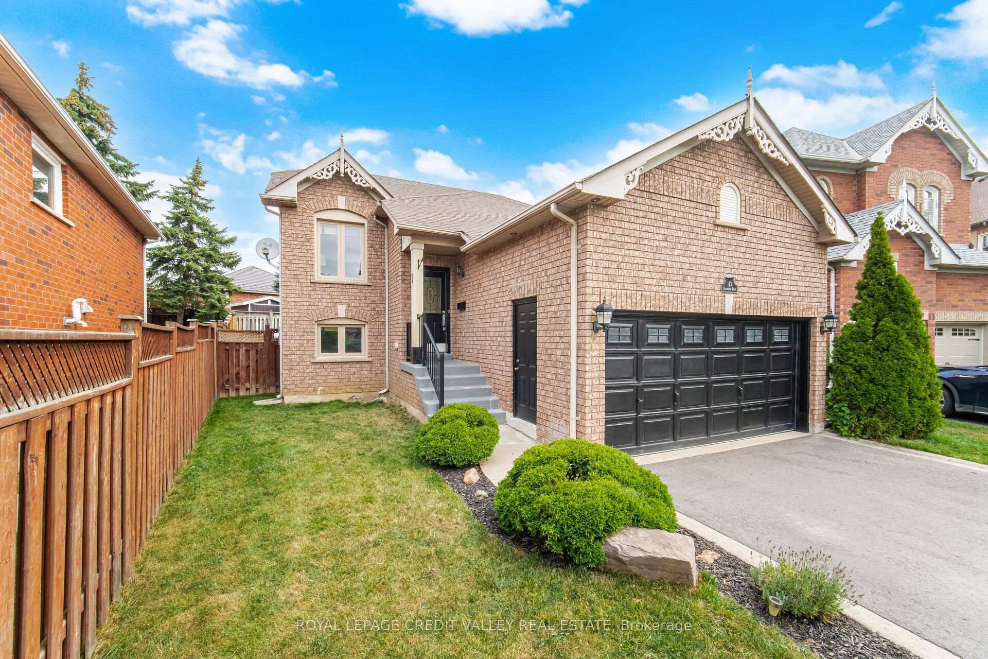 Photo 3 of 43 Flemington Drive E, Caledon, Rural Caledon — HOMEH