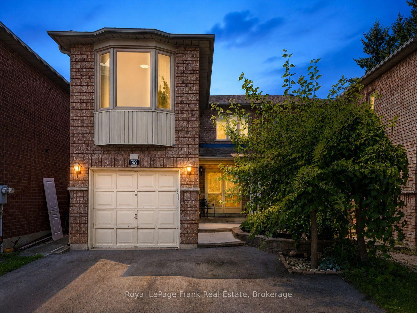 Photo 3 of 69 Alberta Drive, Vaughan, Concord — HOMEH