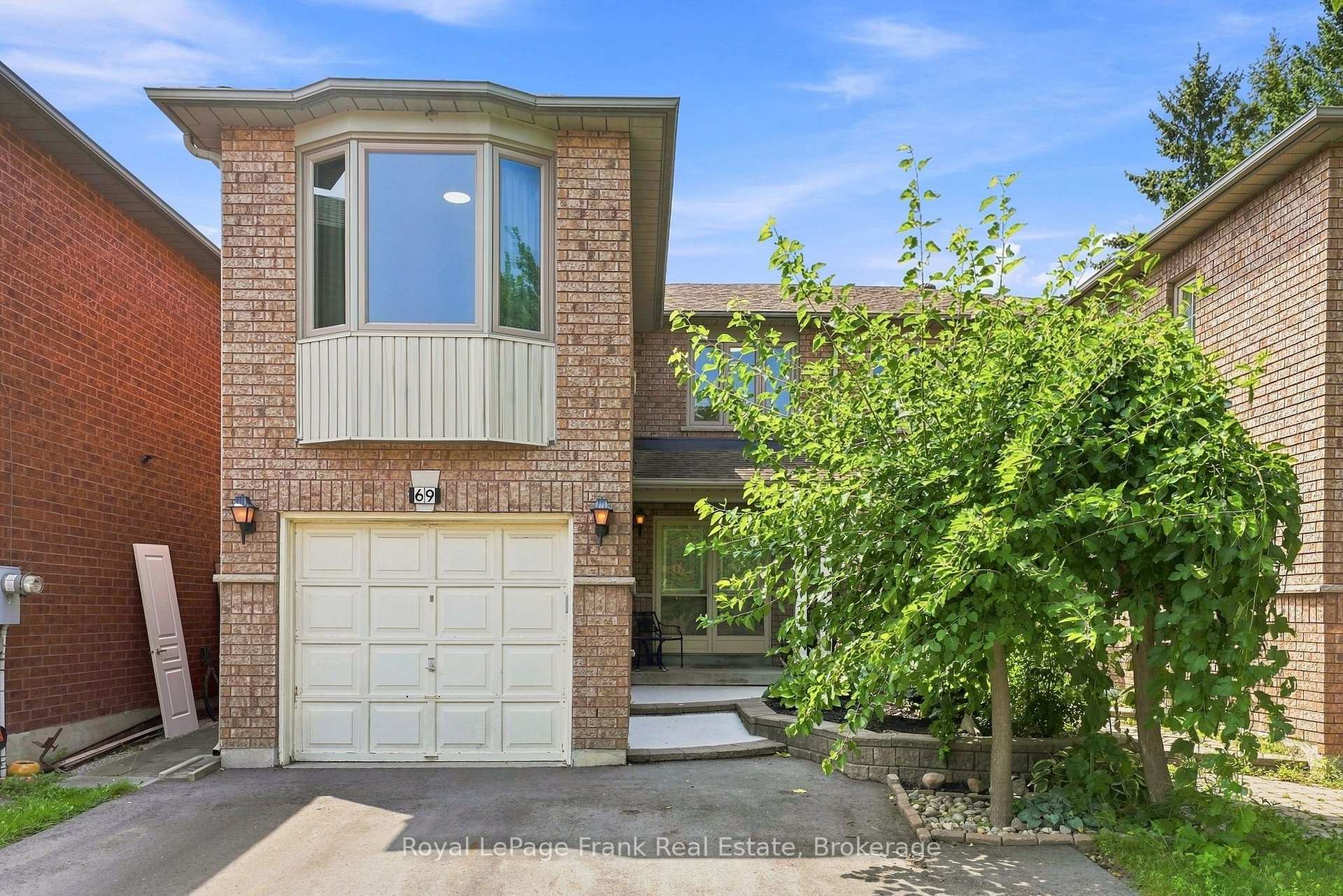 Photo 2 of 69 Alberta Drive, Vaughan, Concord — HOMEH