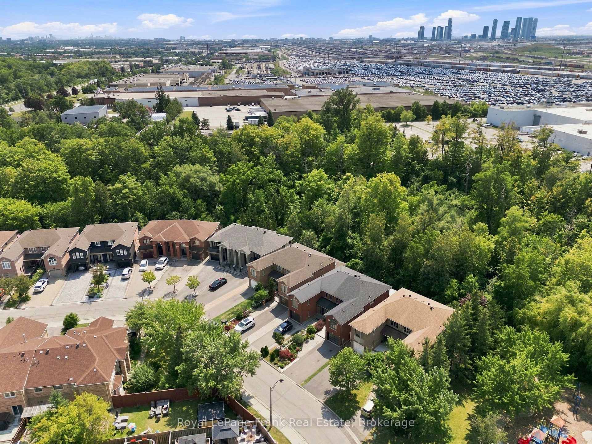 Photo 4 of 69 Alberta Drive, Vaughan, Concord — HOMEH