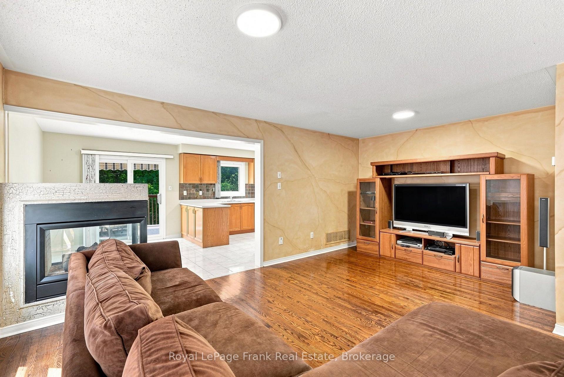 Photo 12 of 69 Alberta Drive, Vaughan, Concord — HOMEH