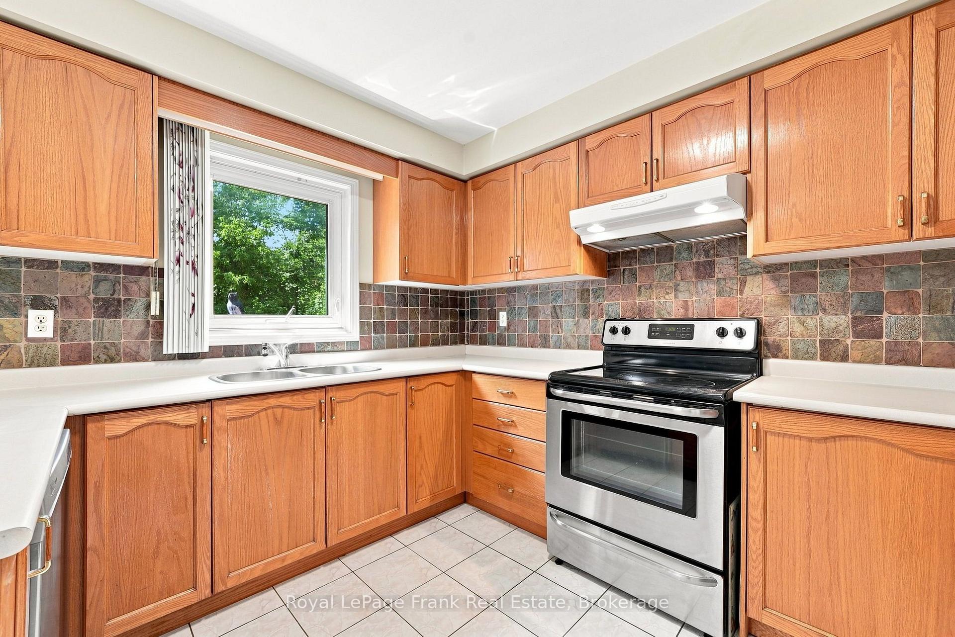 Photo 19 of 69 Alberta Drive, Vaughan, Concord — HOMEH