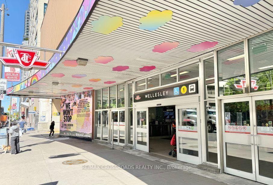 Photo 12 of Unit 2006, 28 Wellesley Street E, Toronto, Church-Yonge Corridor — HOMEH