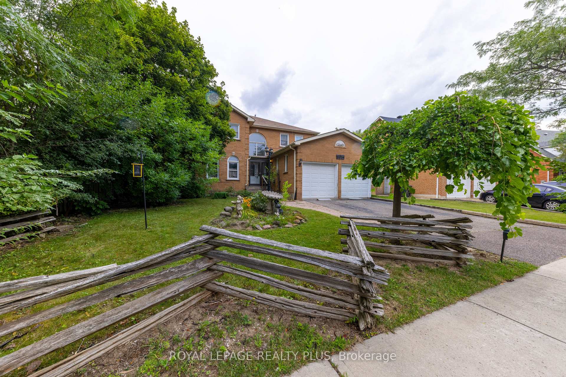 Photo 2 of 5523 Edencroft Acres, Mississauga, East Credit — HOMEH