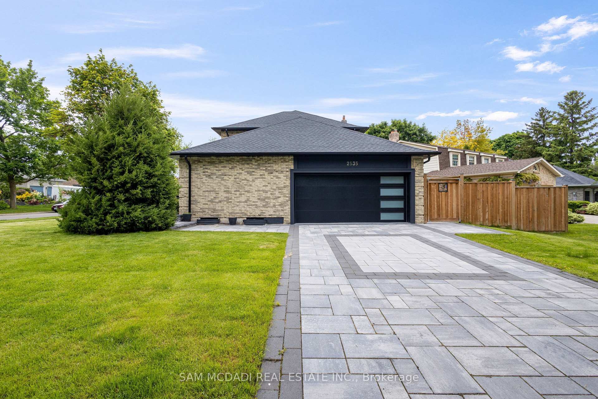 Photo 2 of 2535 Robin Drive, Mississauga, Sheridan — HOMEH
