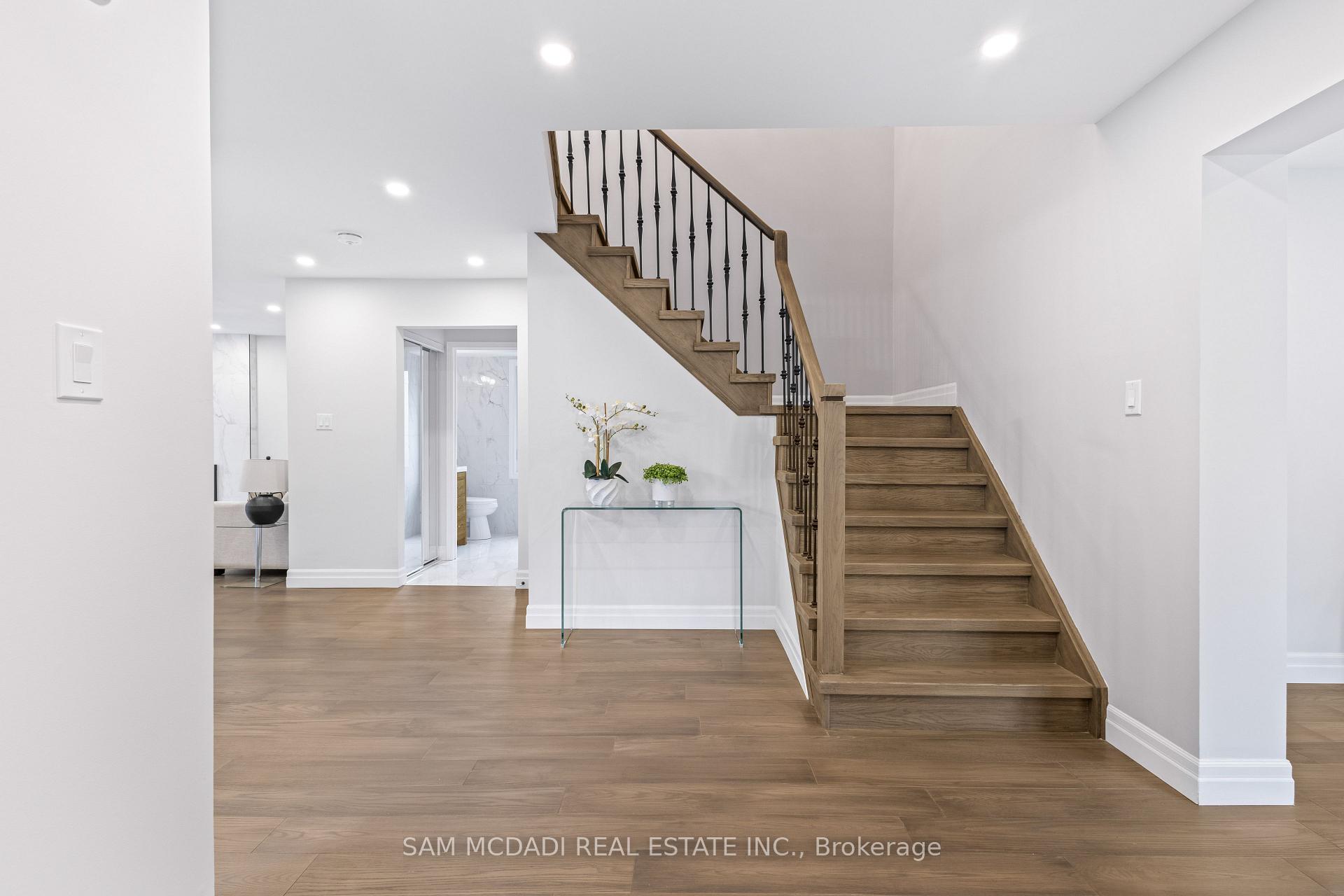 Photo 4 of 2535 Robin Drive, Mississauga, Sheridan — HOMEH