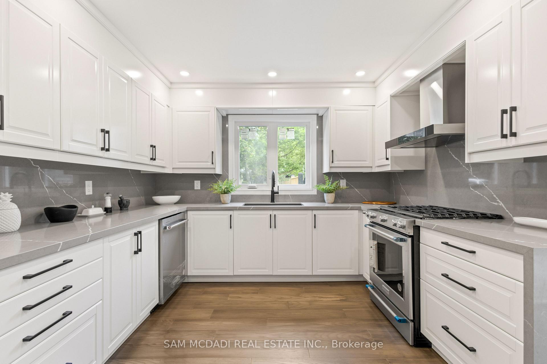 Photo 12 of 2535 Robin Drive, Mississauga, Sheridan — HOMEH