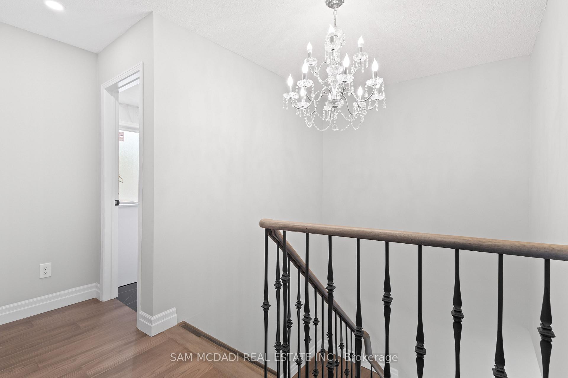 Photo 18 of 2535 Robin Drive, Mississauga, Sheridan — HOMEH