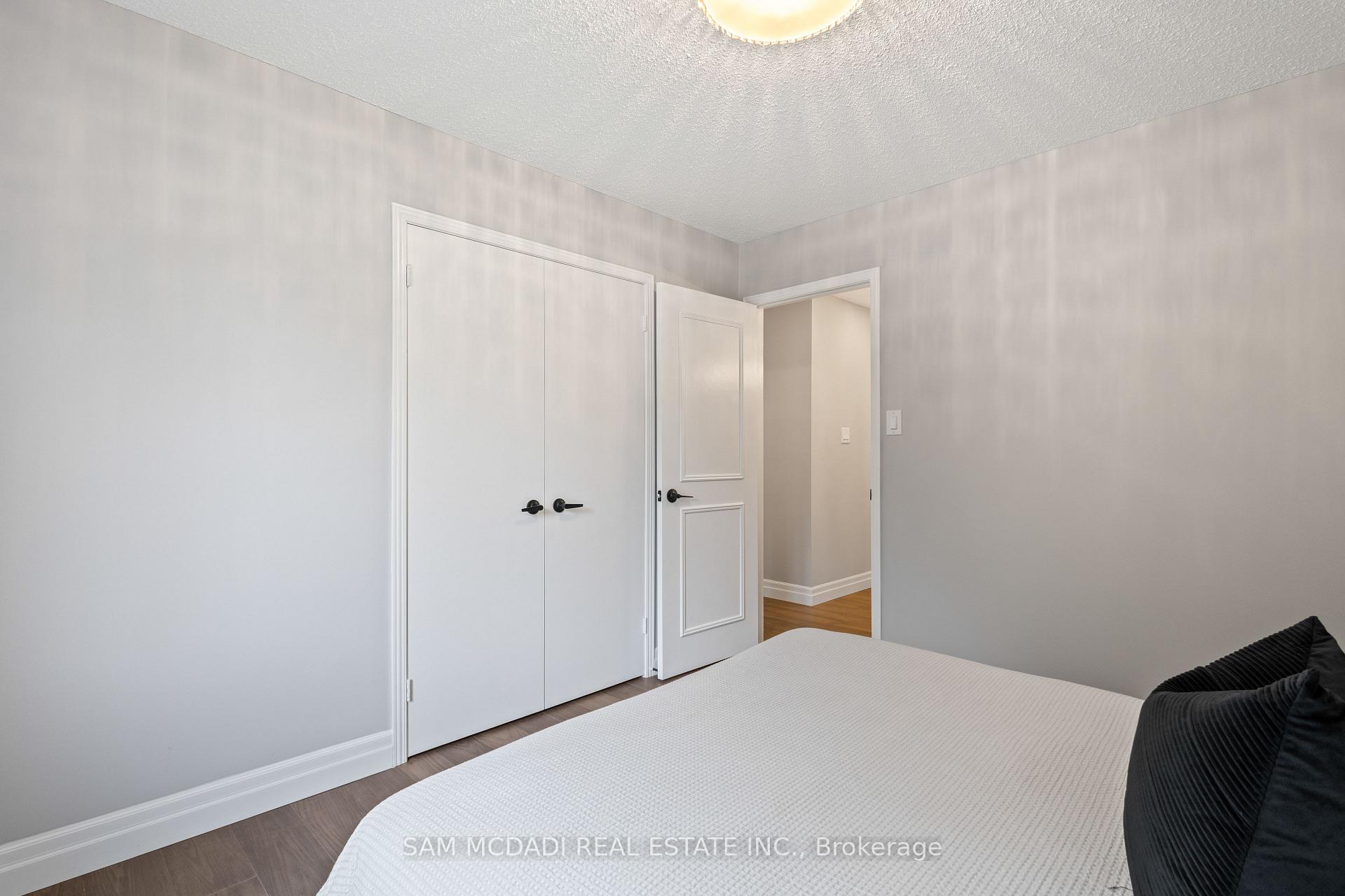 Photo 20 of 2535 Robin Drive, Mississauga, Sheridan — HOMEH