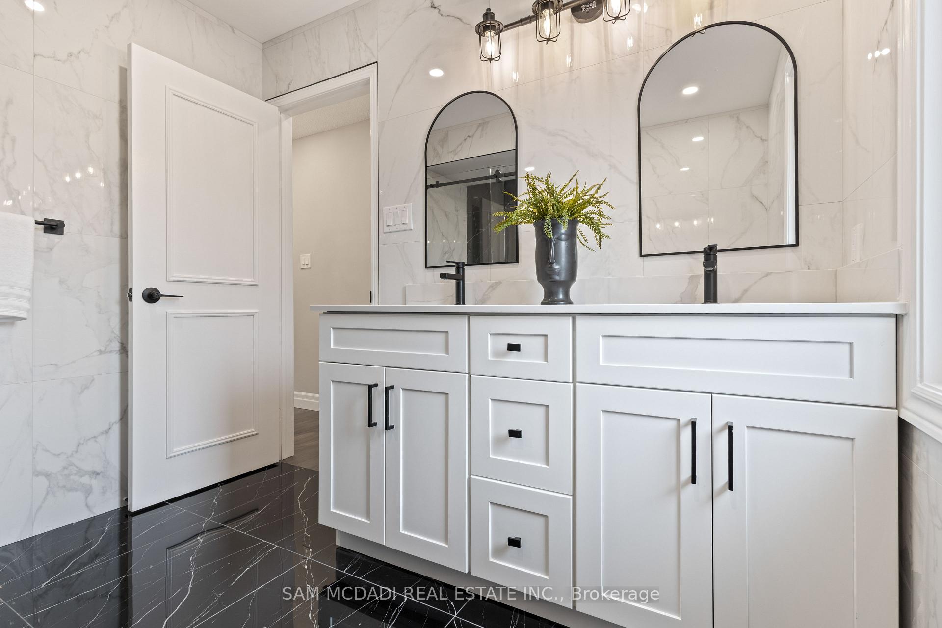 Photo 21 of 2535 Robin Drive, Mississauga, Sheridan — HOMEH