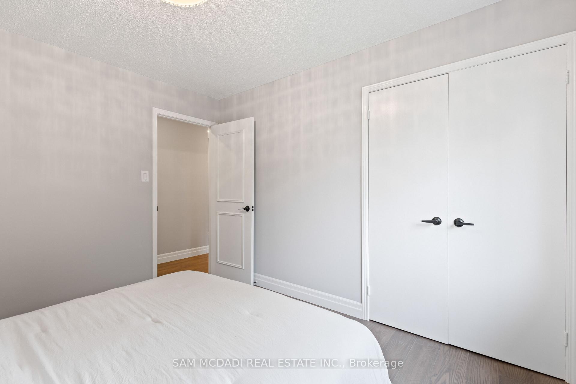 Photo 24 of 2535 Robin Drive, Mississauga, Sheridan — HOMEH