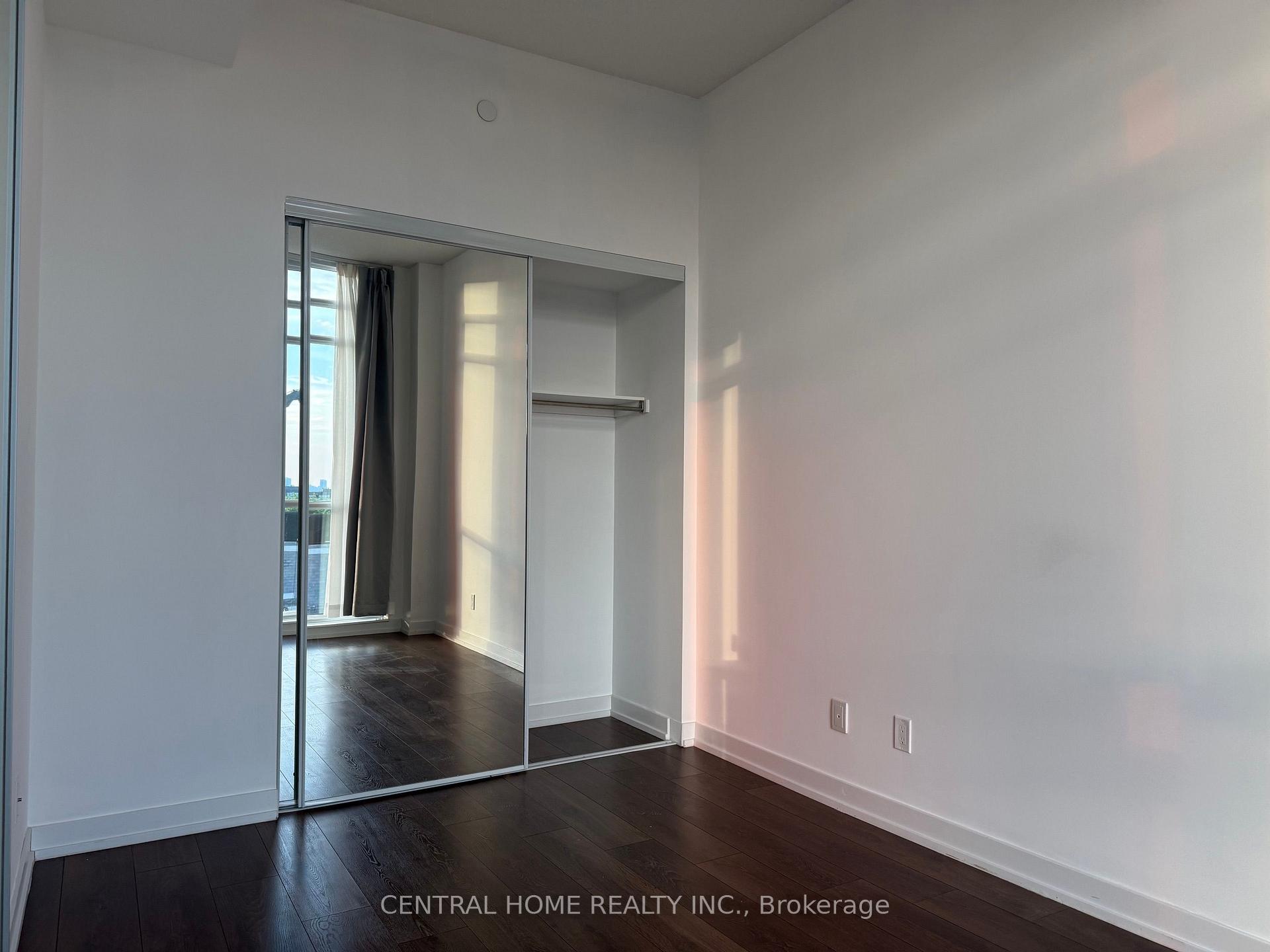 Photo 5 of Unit 718, 297 College Street, Toronto, Kensington-Chinatown — HOMEH