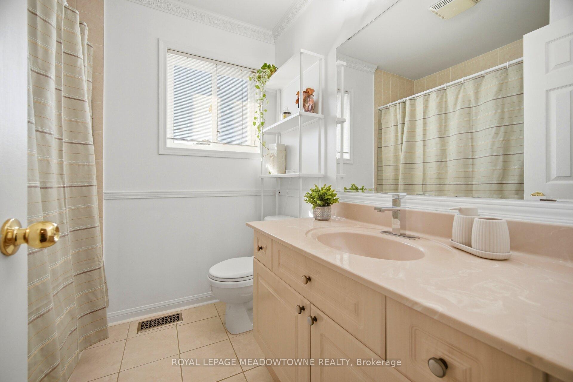 Photo 33 of 62 Sugarhill Drive, Brampton, Fletcher's Meadow — HOMEH