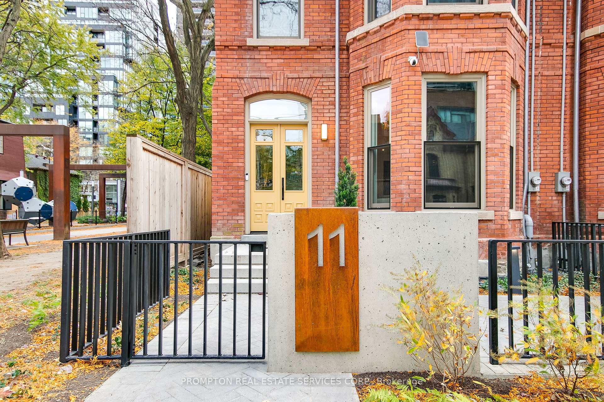 Photo 2 of 11 Gloucester Street, Toronto, Church-Yonge Corridor — HOMEH