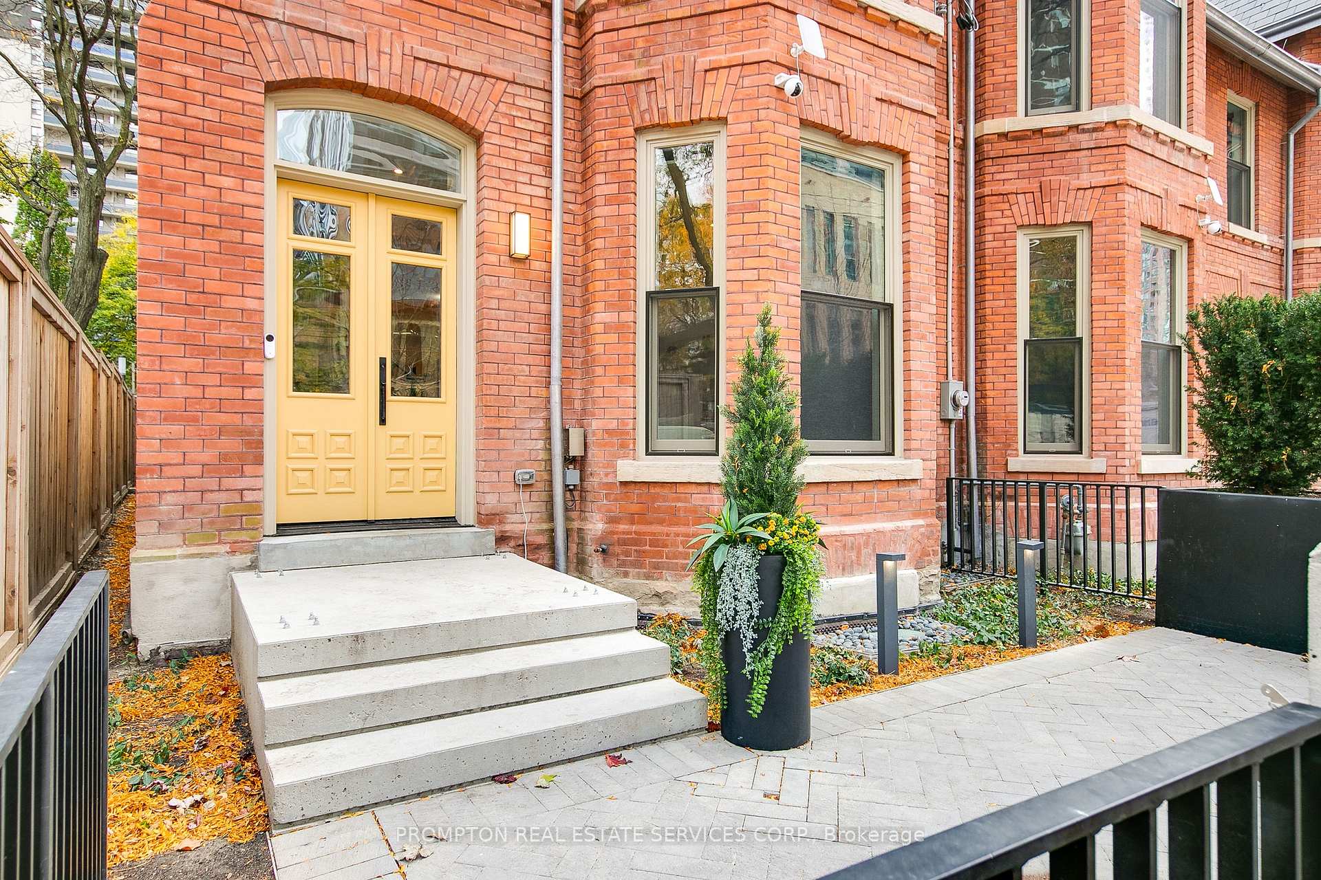 Photo 3 of 11 Gloucester Street, Toronto, Church-Yonge Corridor — HOMEH