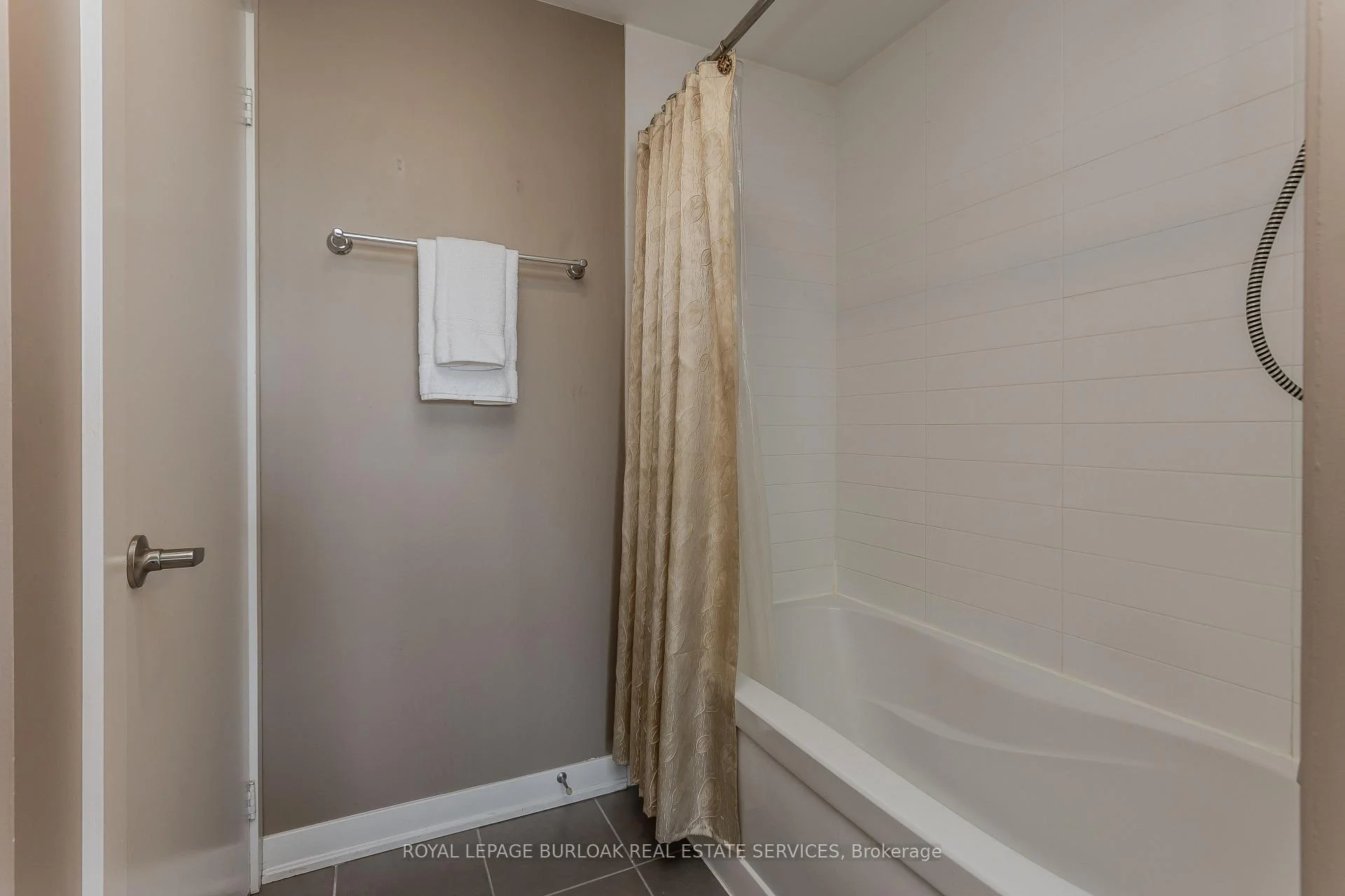 Photo 47 of Unit 204, 1940 Ironstone Drive, Burlington, Uptown — HOMEH