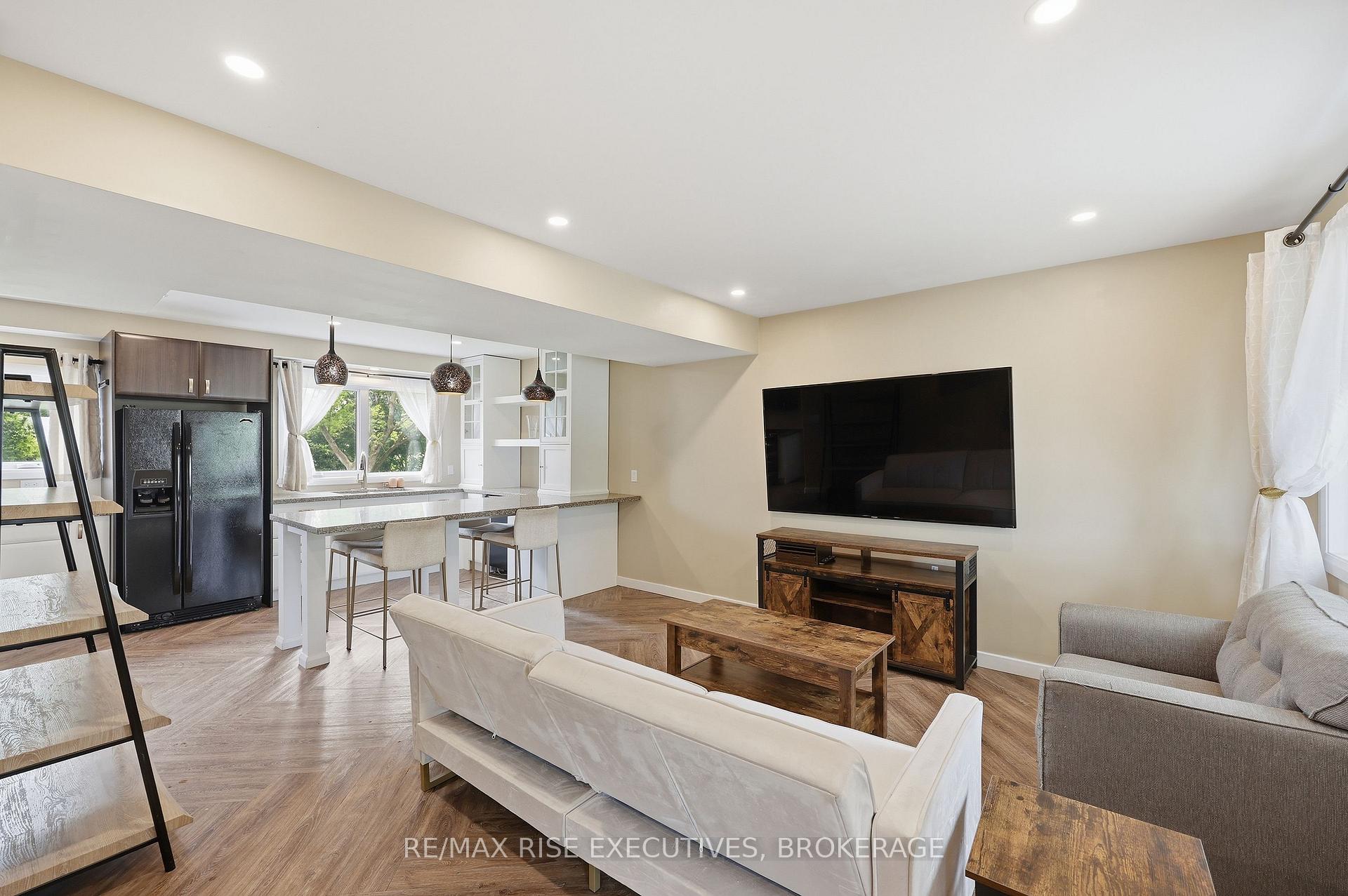 Photo 2 of 137 Ford Street, Kingston, Rideau — HOMEH