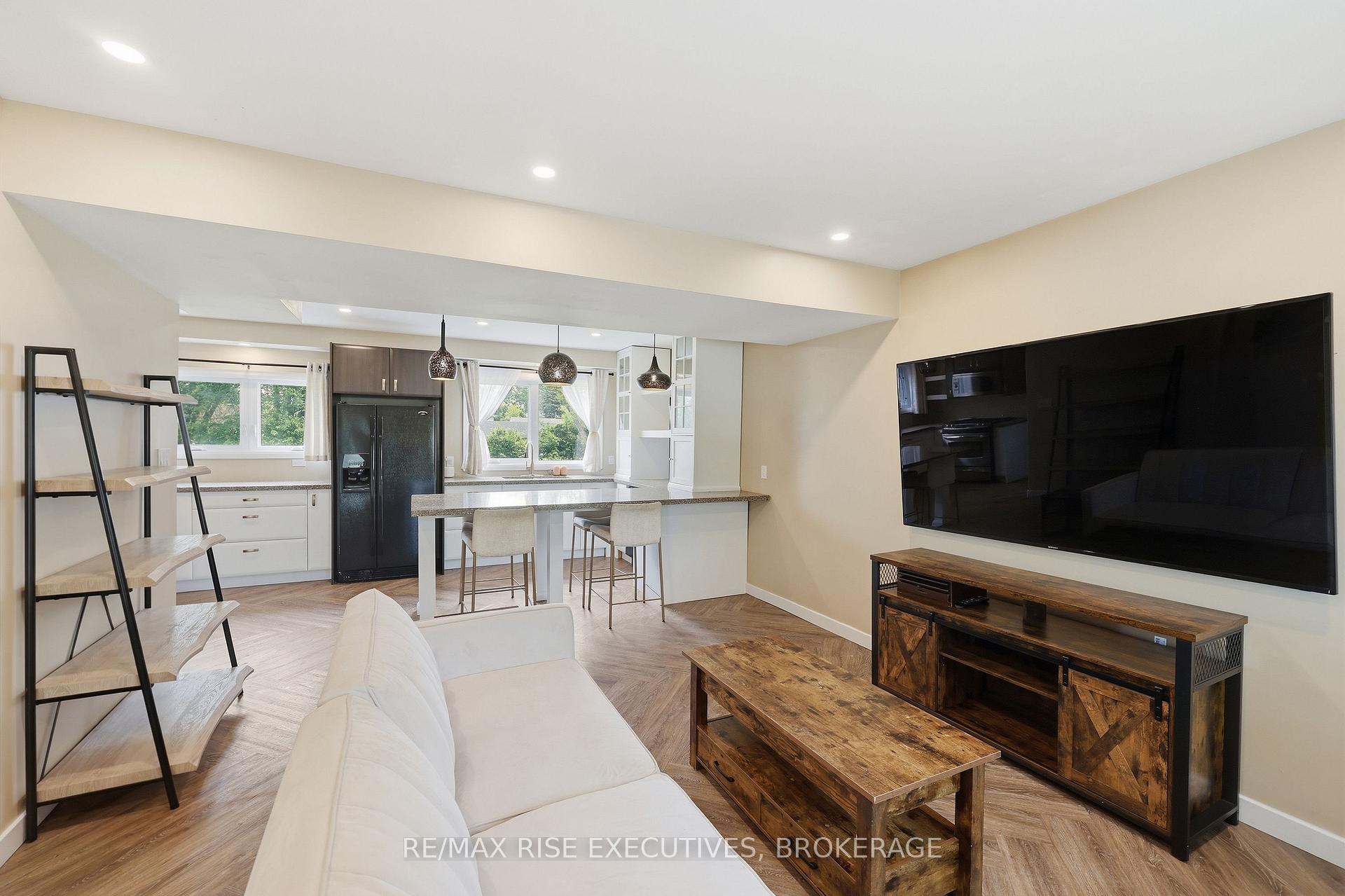 Photo 3 of 137 Ford Street, Kingston, Rideau — HOMEH