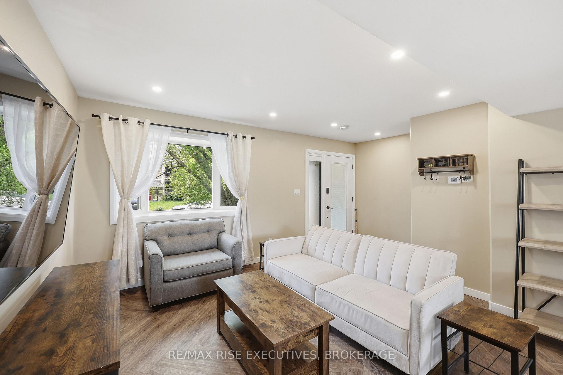 Photo 4 of 137 Ford Street, Kingston, Rideau — HOMEH