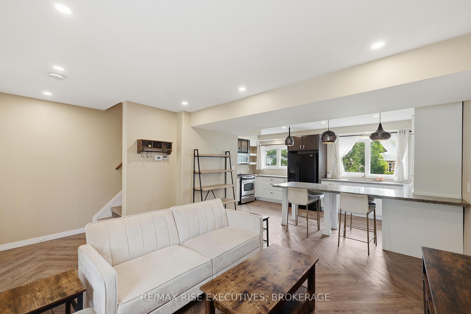 Photo 5 of 137 Ford Street, Kingston, Rideau — HOMEH