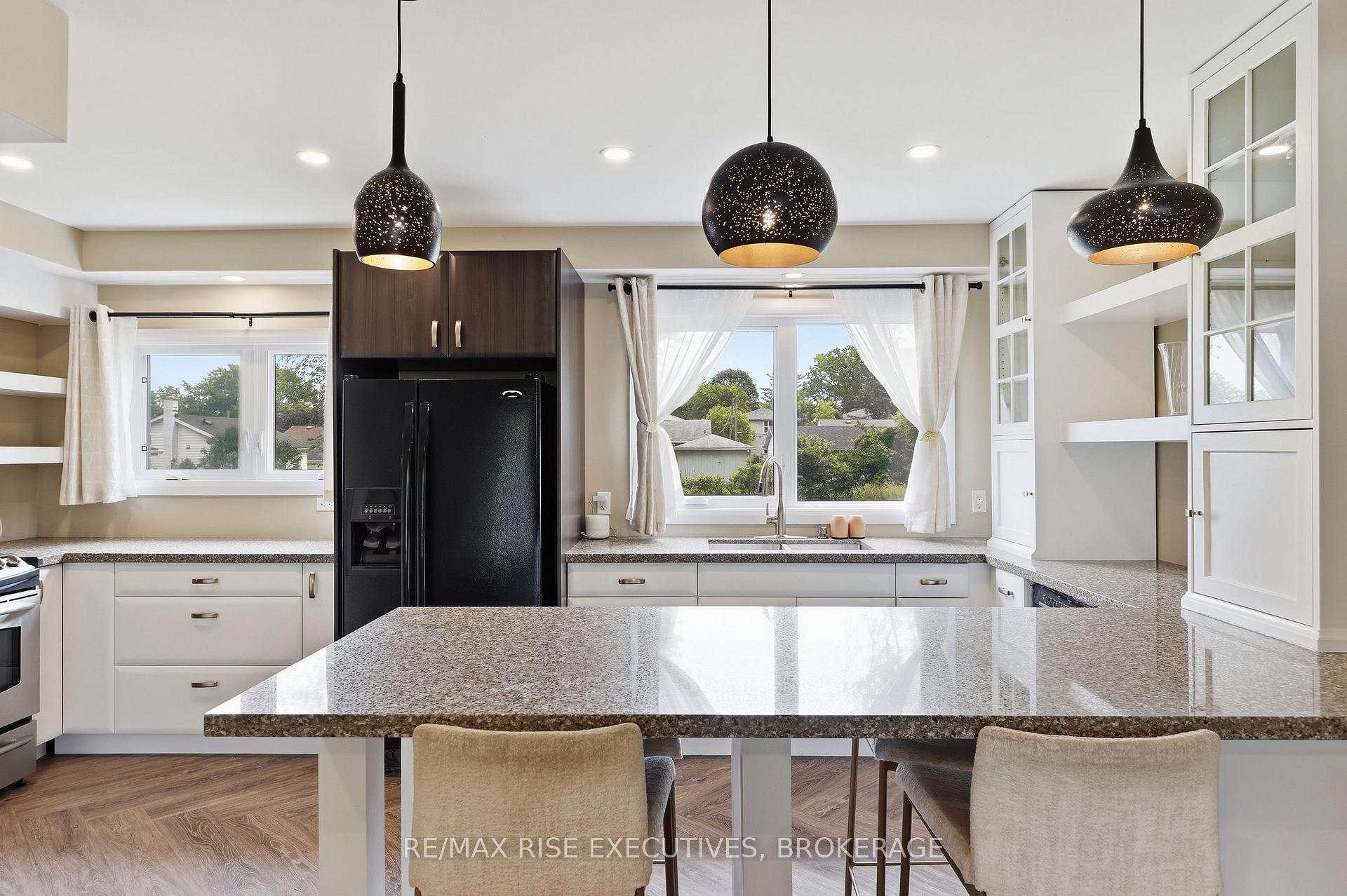 Photo 7 of 137 Ford Street, Kingston, Rideau — HOMEH