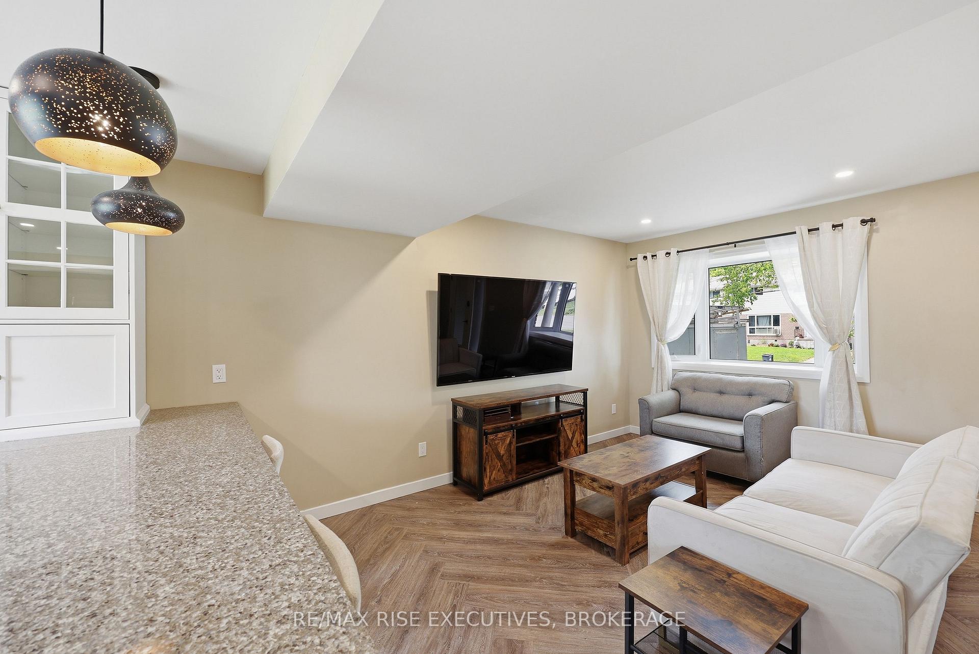 Photo 10 of 137 Ford Street, Kingston, Rideau — HOMEH