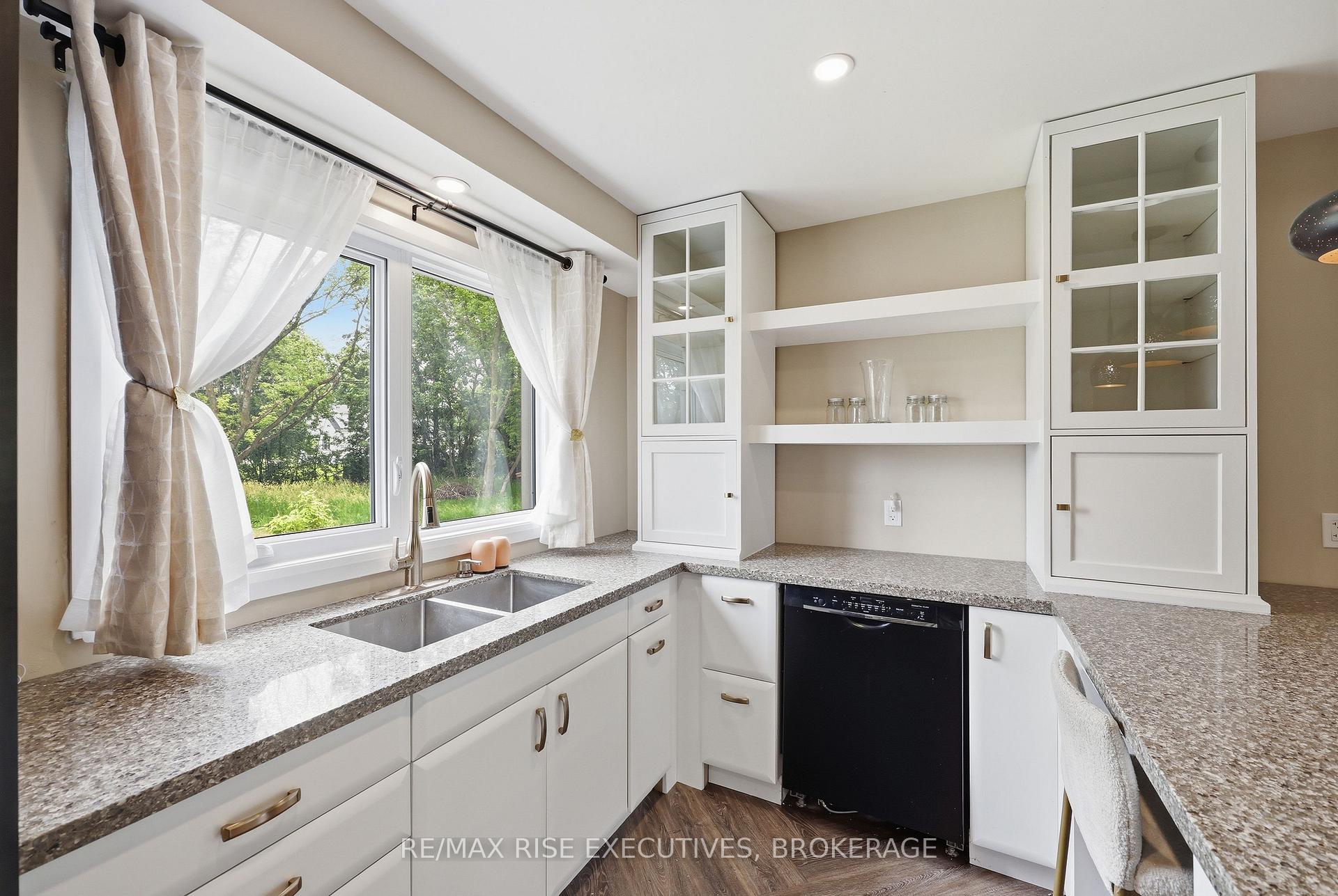 Photo 11 of 137 Ford Street, Kingston, Rideau — HOMEH
