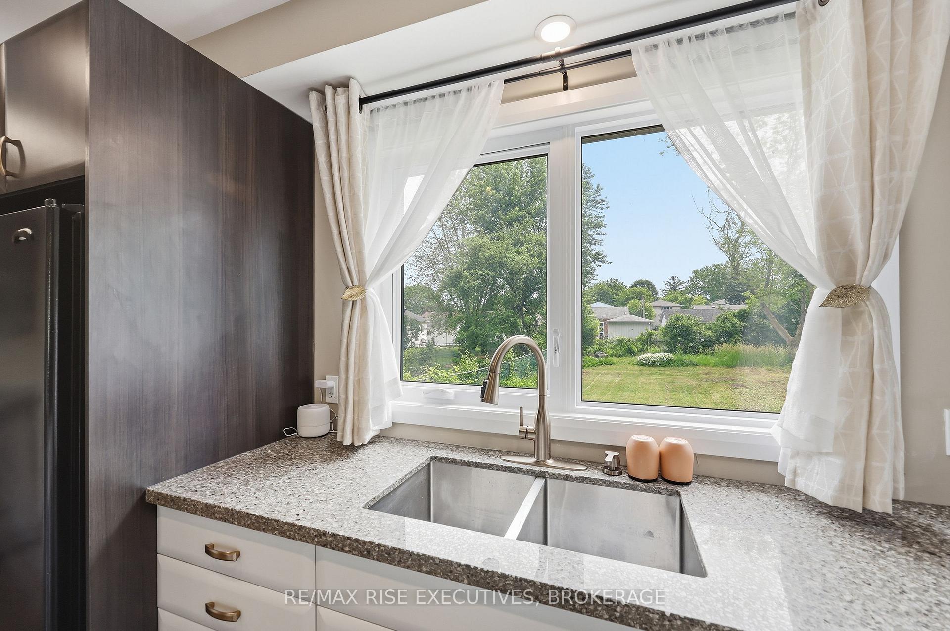Photo 12 of 137 Ford Street, Kingston, Rideau — HOMEH