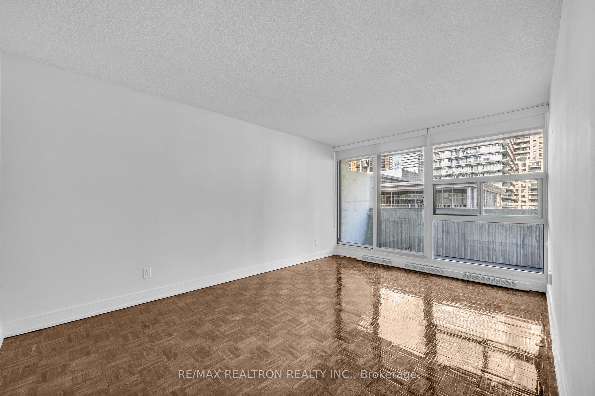 Photo 3 of Unit 2510, 33 Isabella Street, Toronto, Church-Yonge Corridor — HOMEH