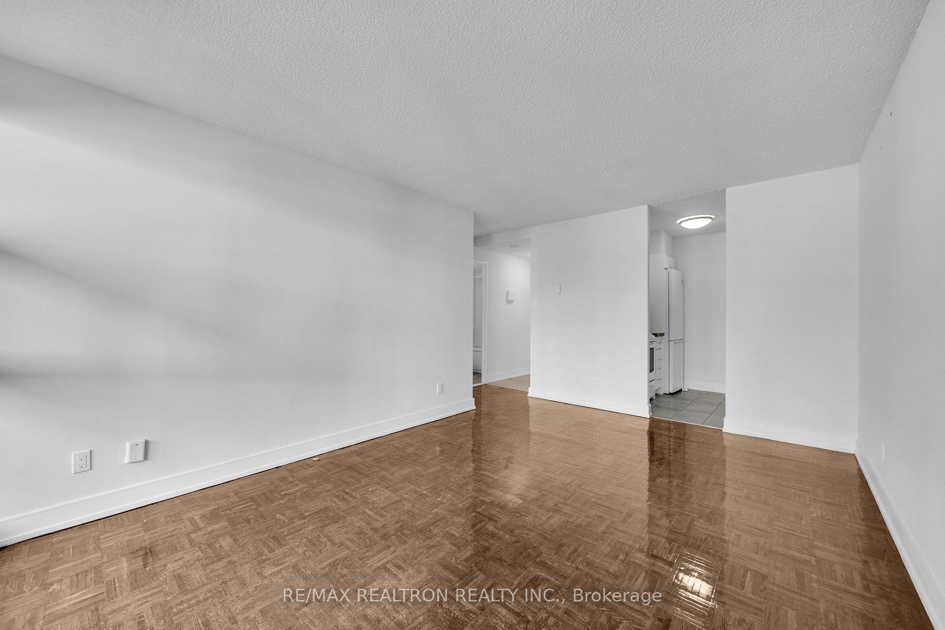 Photo 5 of Unit 2510, 33 Isabella Street, Toronto, Church-Yonge Corridor — HOMEH