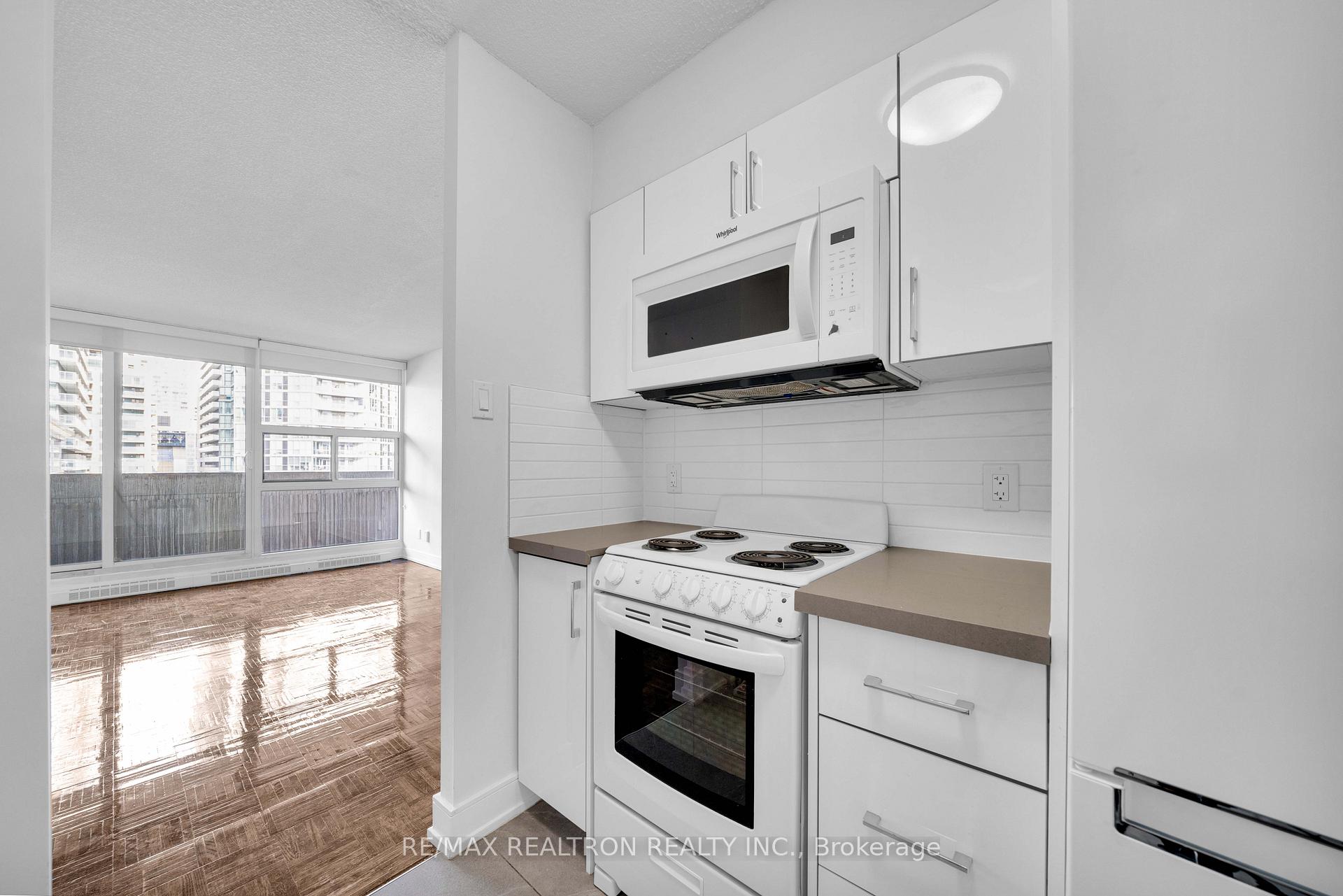 Photo 11 of Unit 2510, 33 Isabella Street, Toronto, Church-Yonge Corridor — HOMEH