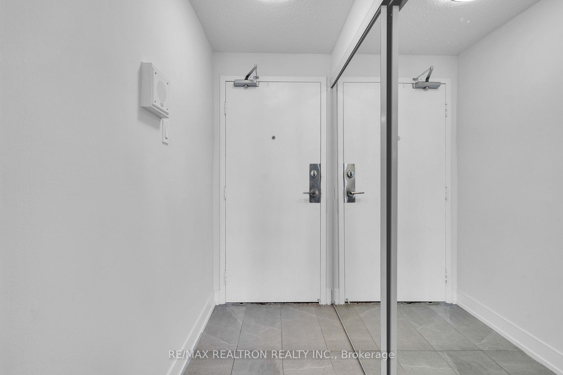 Photo 16 of Unit 2510, 33 Isabella Street, Toronto, Church-Yonge Corridor — HOMEH