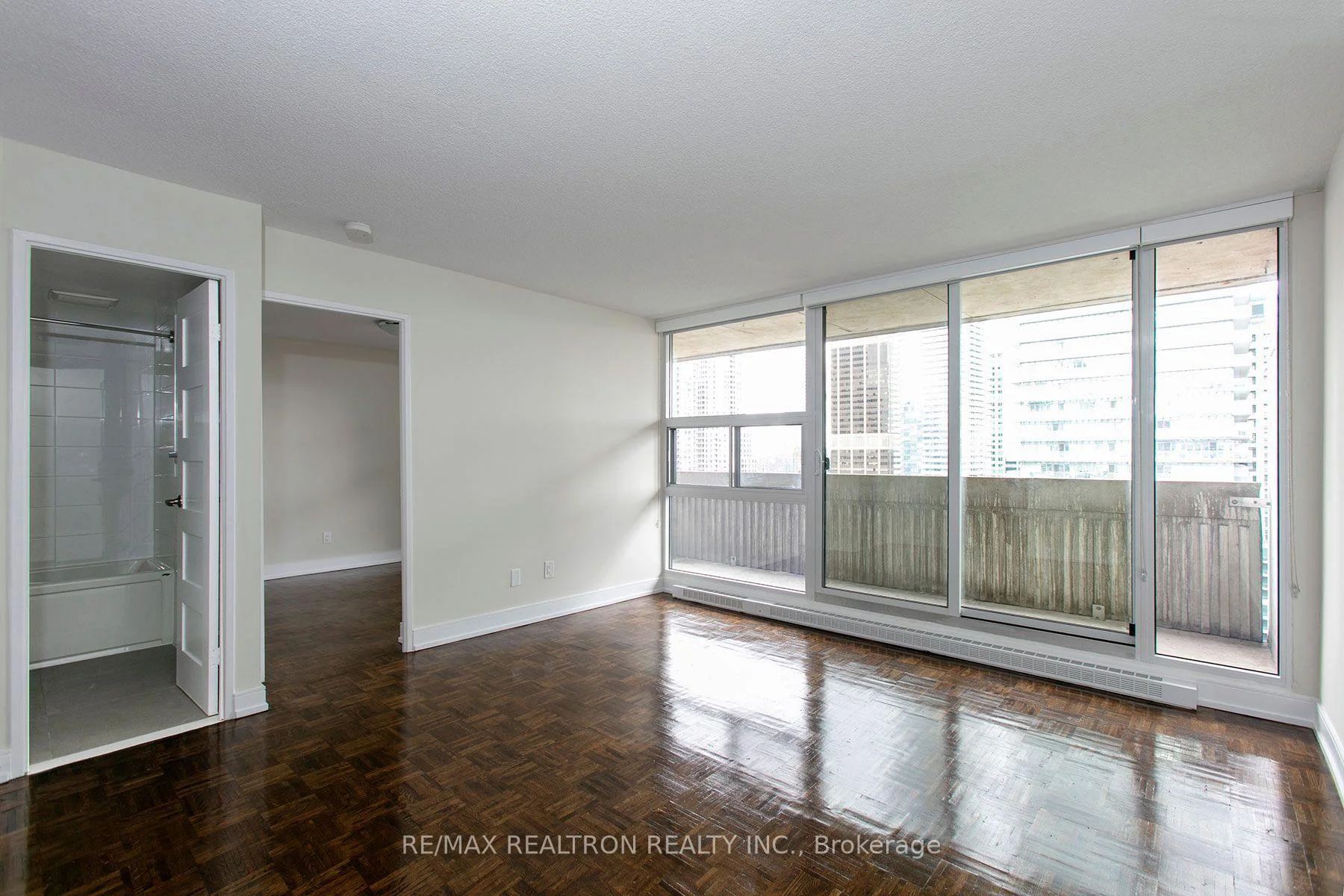 Photo 6 of Unit 2510, 33 Isabella Street, Toronto, Church-Yonge Corridor — HOMEH