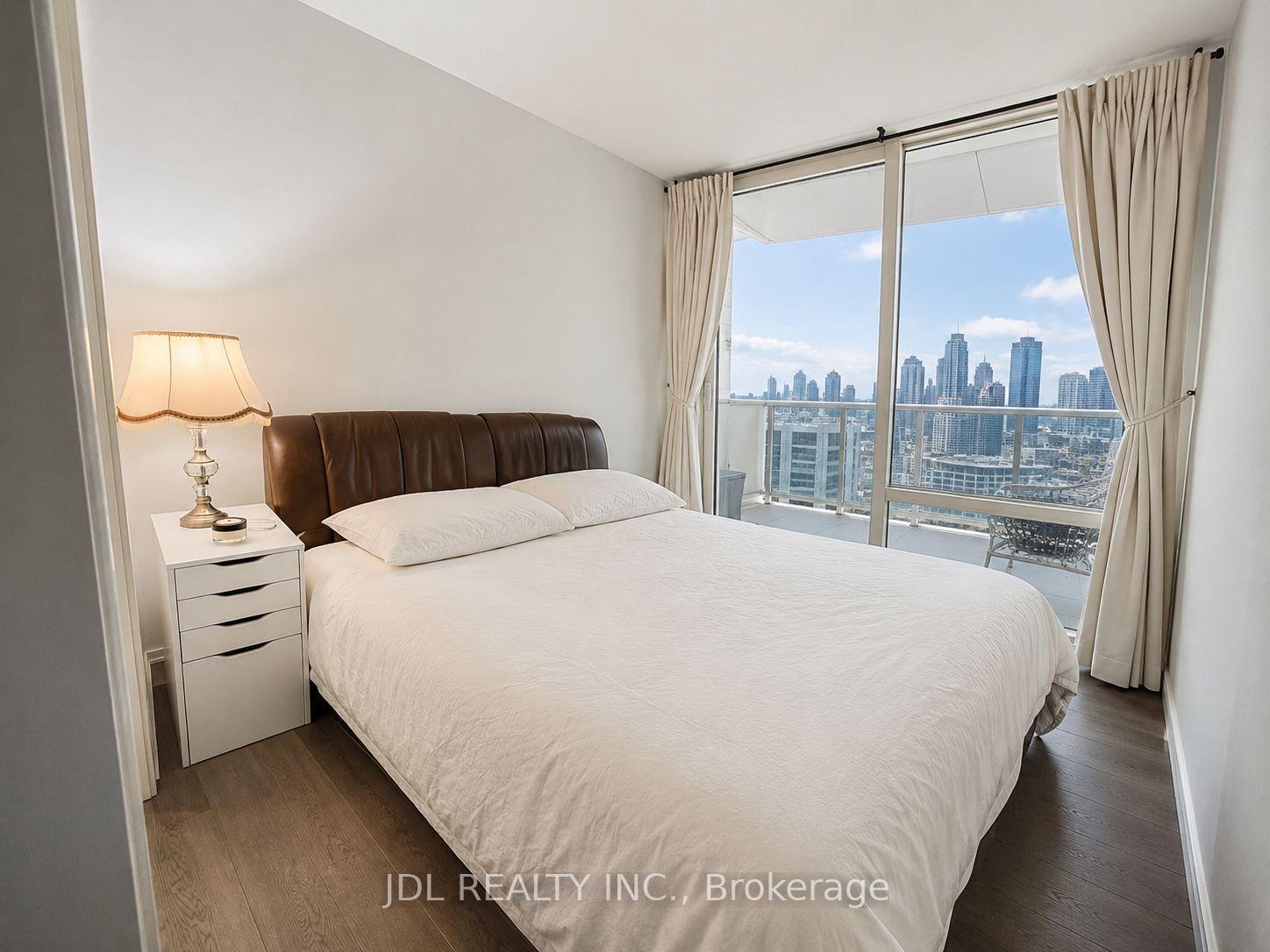 Photo 5 of Unit 3804, 1 Bloor Street E, Toronto, Church-Yonge Corridor — HOMEH