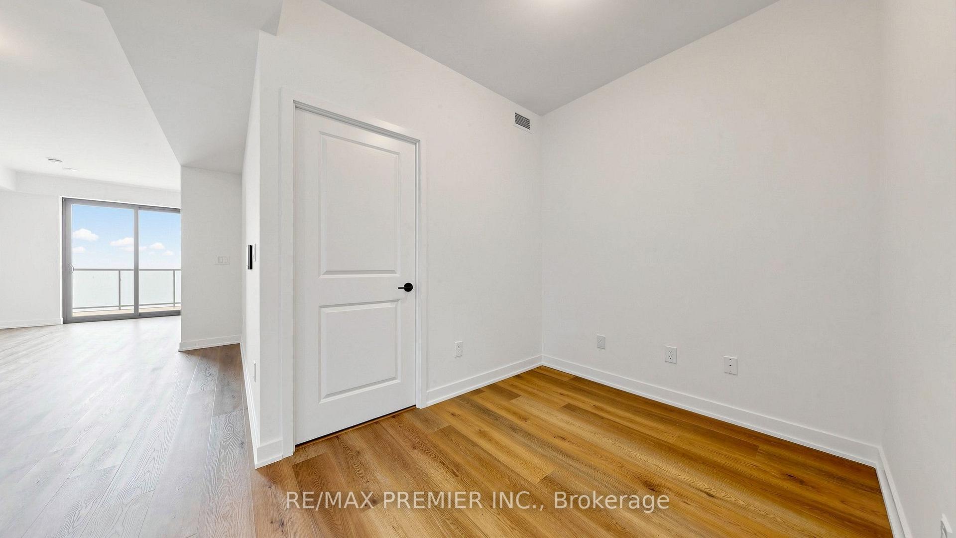 Photo 15 of Unit 2006, 2075 Lakeshore Drive, Burlington, Brant — HOMEH