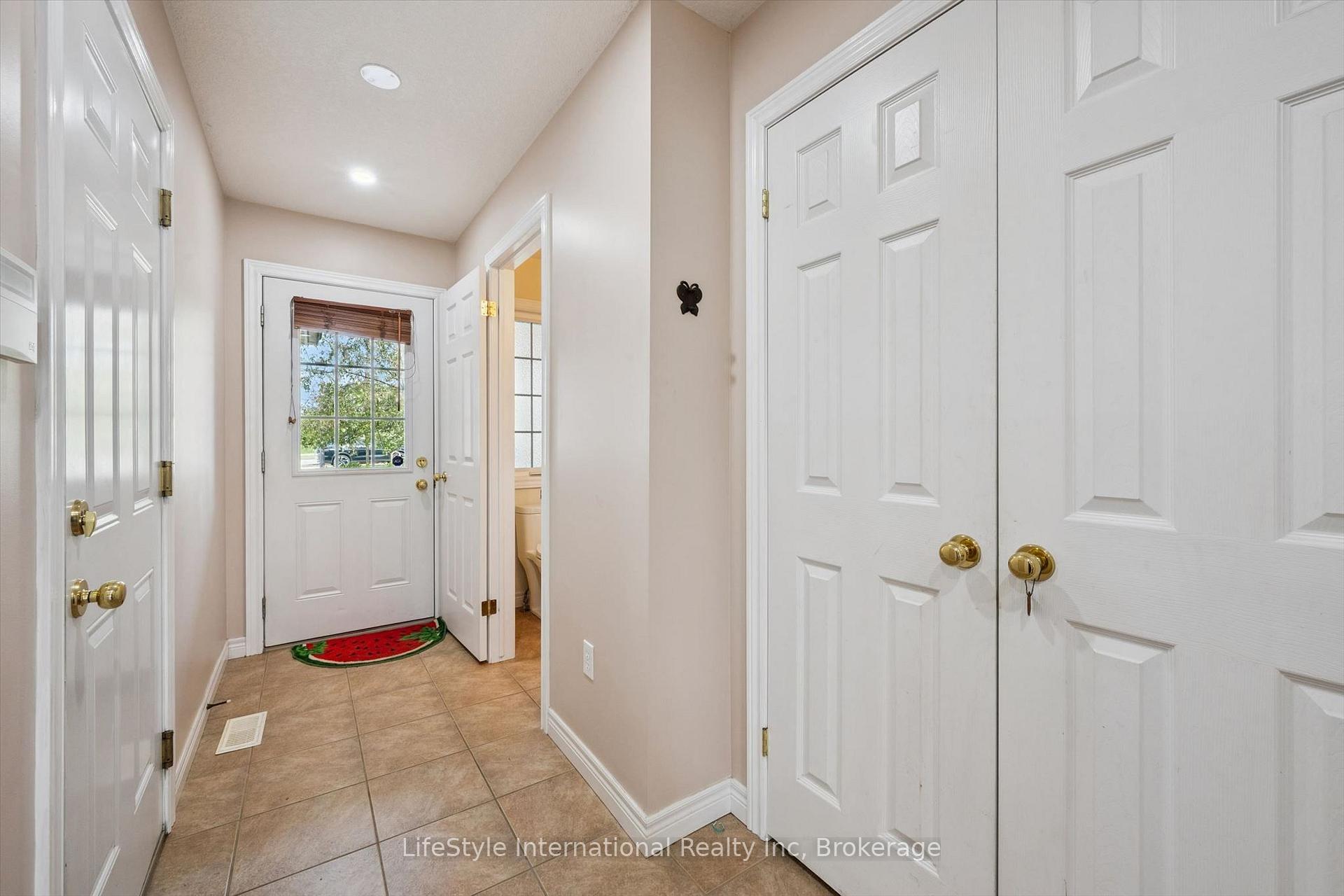 Photo 7 of Unit 27, 105 Bard Boulevard, Guelph, Pineridge/Westminster Woods — HOMEH