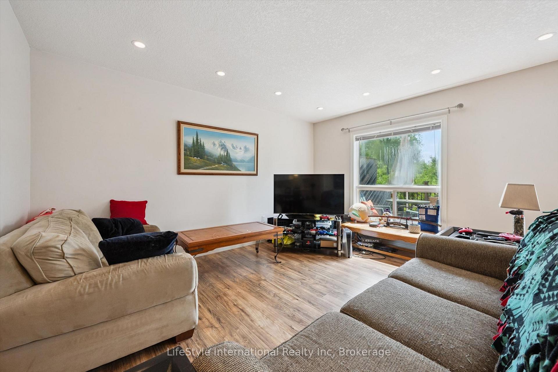 Photo 9 of Unit 27, 105 Bard Boulevard, Guelph, Pineridge/Westminster Woods — HOMEH