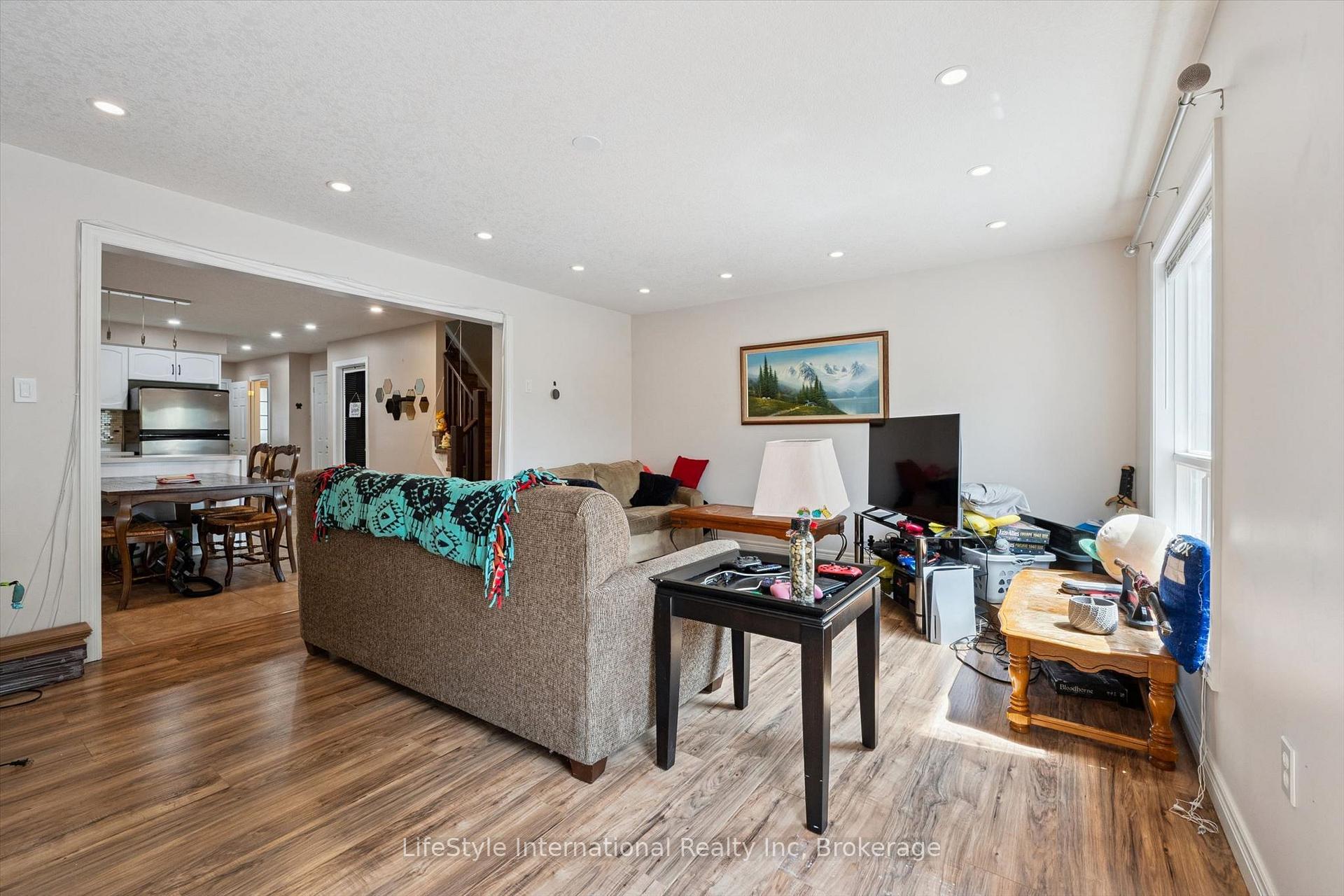 Photo 10 of Unit 27, 105 Bard Boulevard, Guelph, Pineridge/Westminster Woods — HOMEH