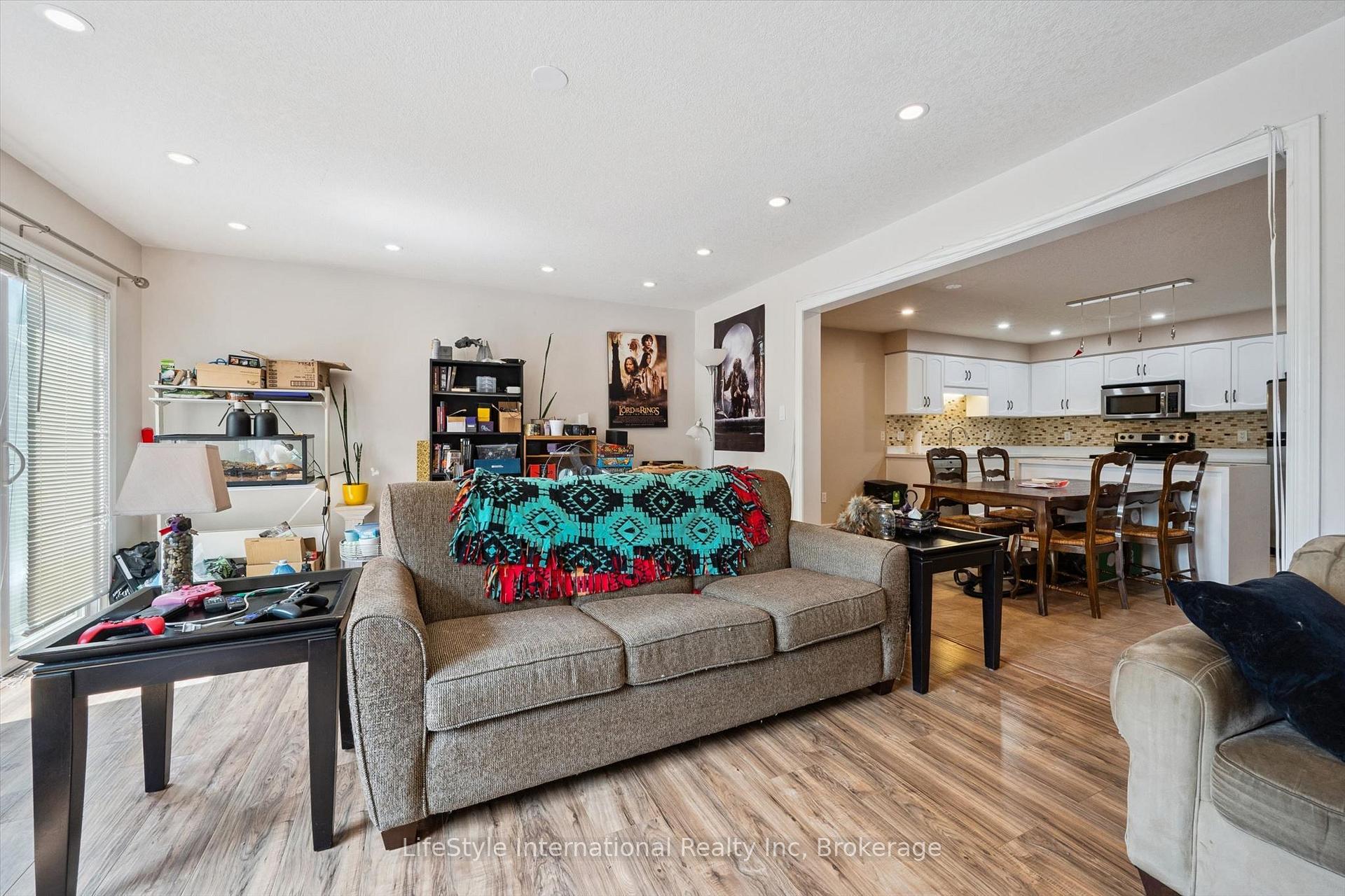 Photo 11 of Unit 27, 105 Bard Boulevard, Guelph, Pineridge/Westminster Woods — HOMEH
