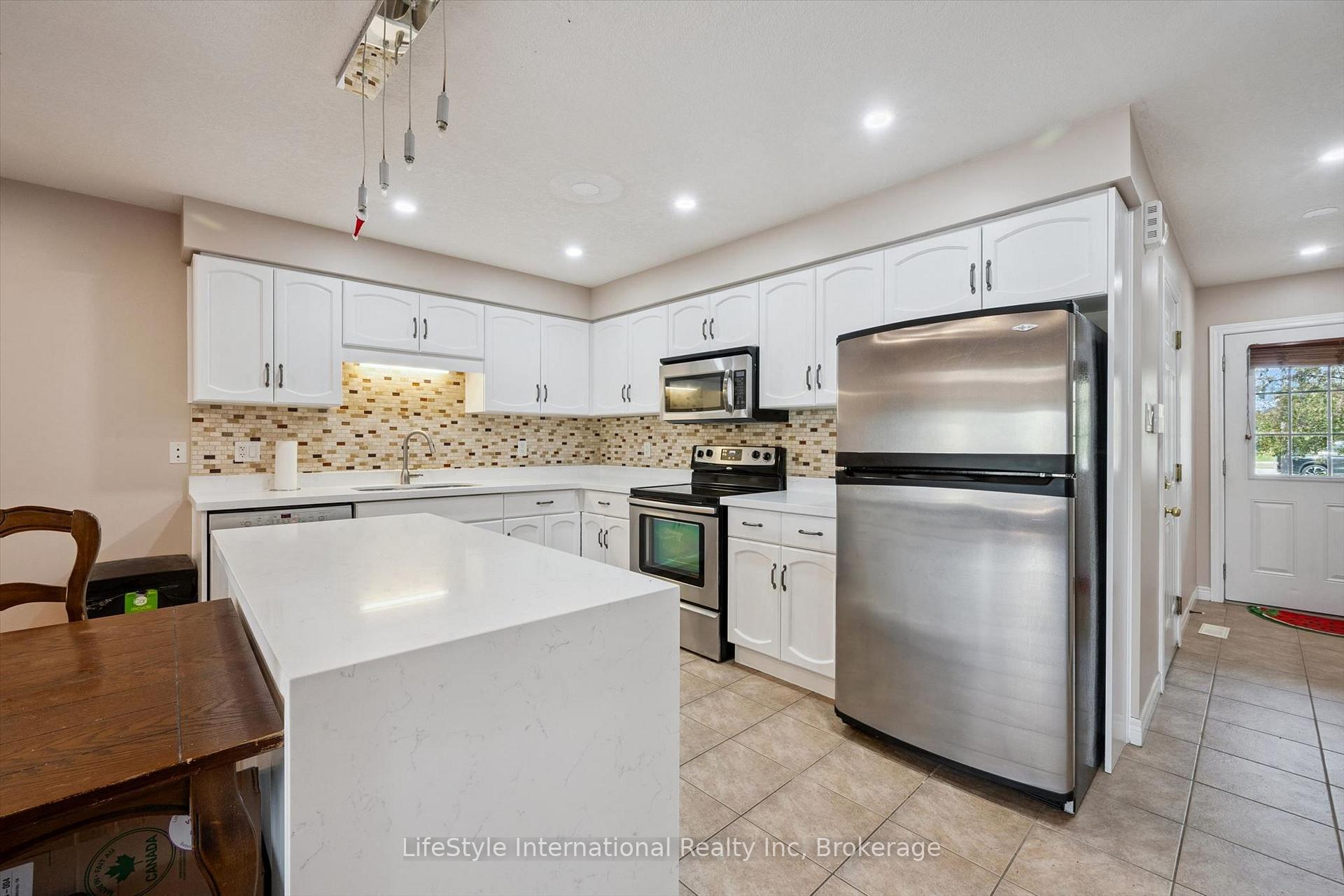 Photo 13 of Unit 27, 105 Bard Boulevard, Guelph, Pineridge/Westminster Woods — HOMEH