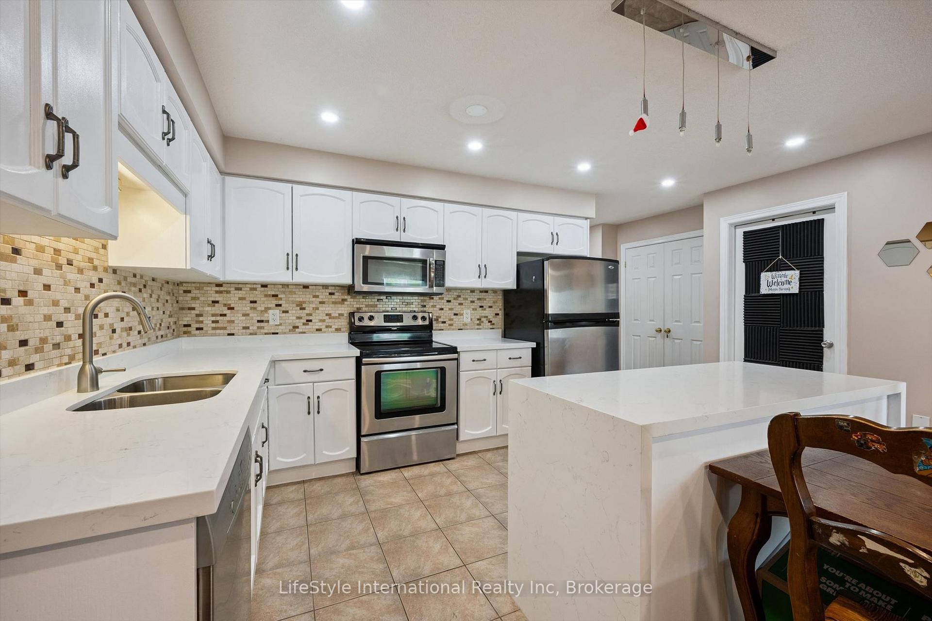 Photo 14 of Unit 27, 105 Bard Boulevard, Guelph, Pineridge/Westminster Woods — HOMEH