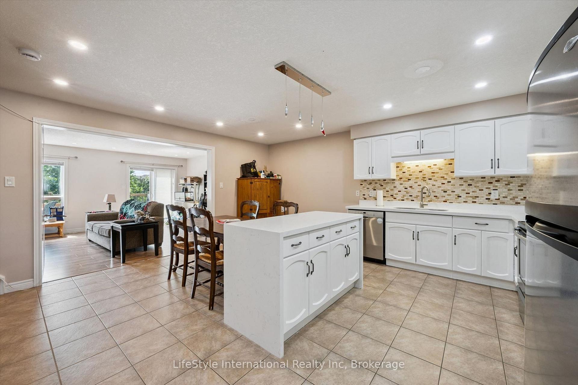 Photo 16 of Unit 27, 105 Bard Boulevard, Guelph, Pineridge/Westminster Woods — HOMEH