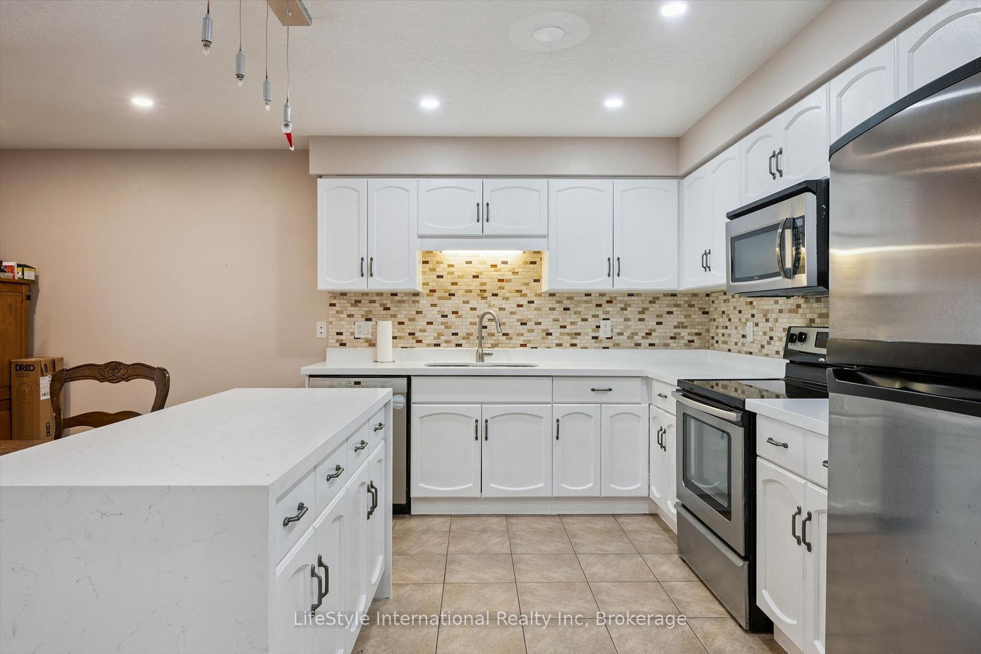 Photo 17 of Unit 27, 105 Bard Boulevard, Guelph, Pineridge/Westminster Woods — HOMEH
