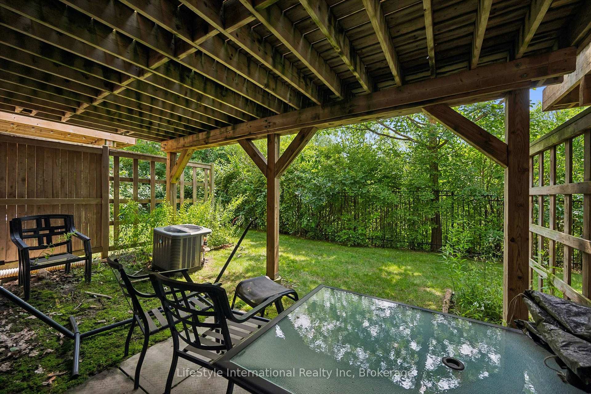 Photo 33 of Unit 27, 105 Bard Boulevard, Guelph, Pineridge/Westminster Woods — HOMEH