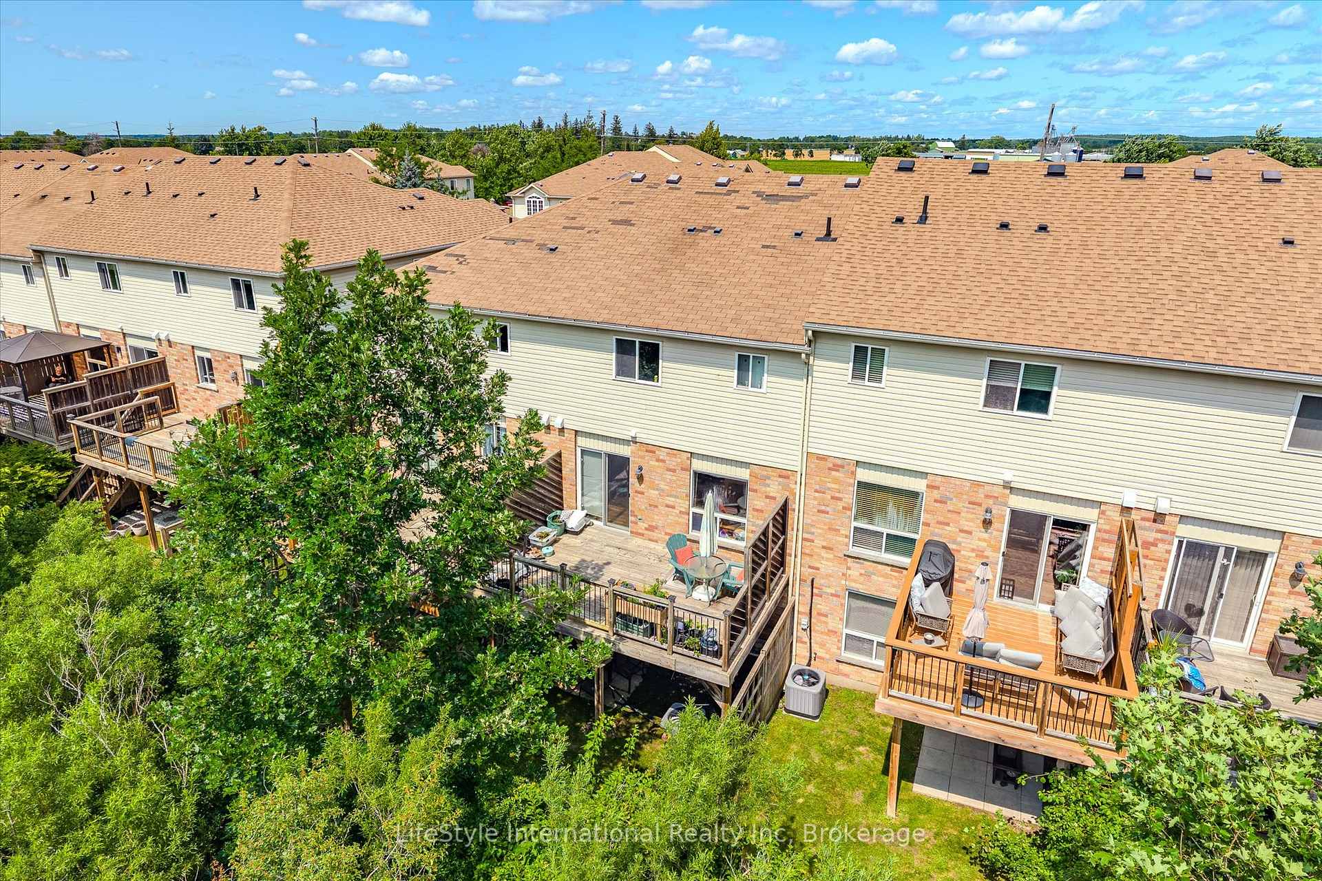 Photo 39 of Unit 27, 105 Bard Boulevard, Guelph, Pineridge/Westminster Woods — HOMEH