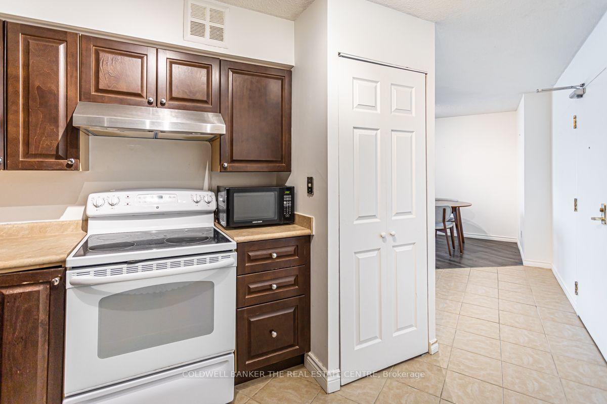 Photo 4 of Unit 2708, 260 Queens Quay W, Toronto, Waterfront Communities — HOMEH