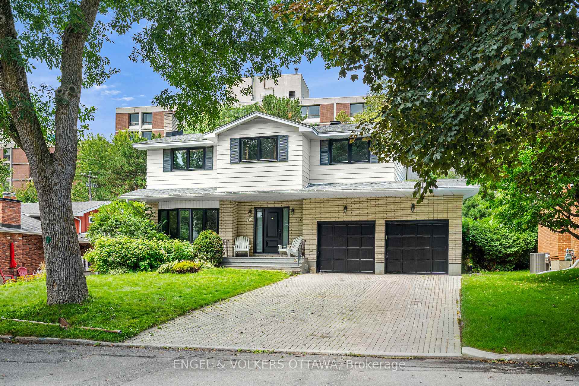Photo 2 of 2343 Whitehaven Crescent, Ottawa, Whitehaven — HOMEH