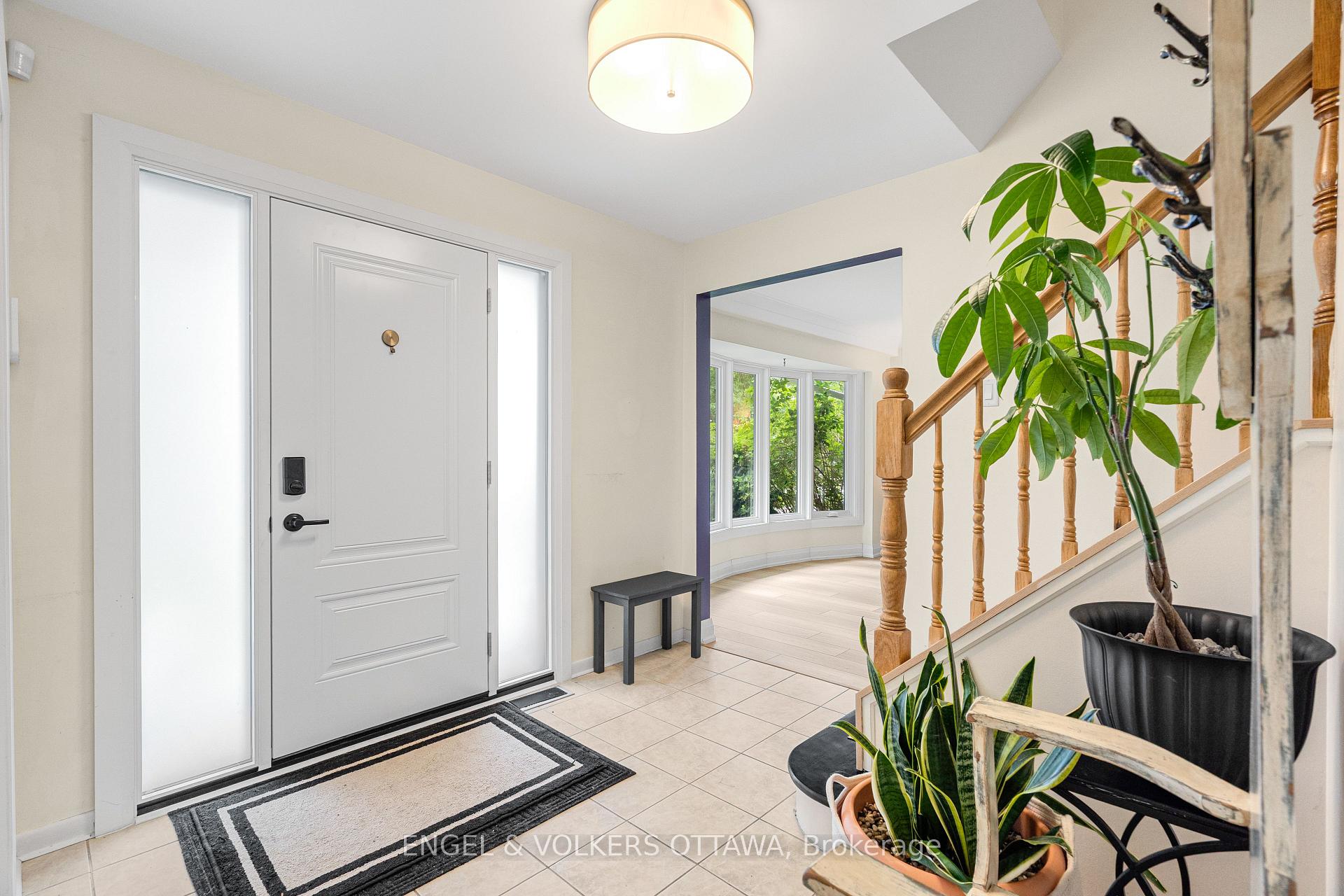 Photo 4 of 2343 Whitehaven Crescent, Ottawa, Whitehaven — HOMEH