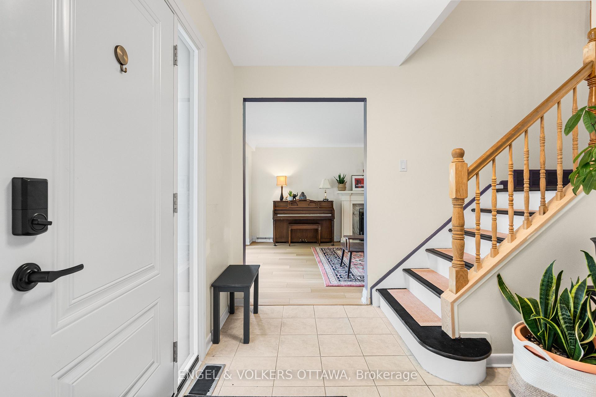 Photo 6 of 2343 Whitehaven Crescent, Ottawa, Whitehaven — HOMEH